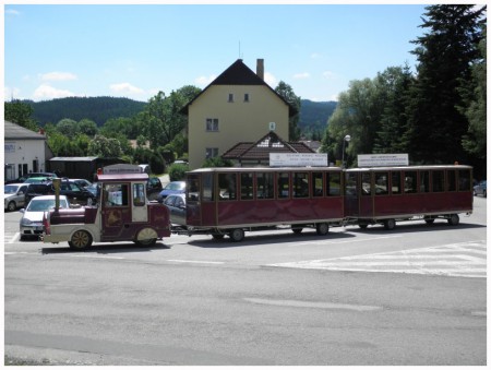 vyhlidkovy-silnicni-vlacek-frymburk-lipno-nad-vltavou
